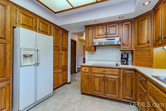 1002 E Gold Street, Bessemer, MI 49911