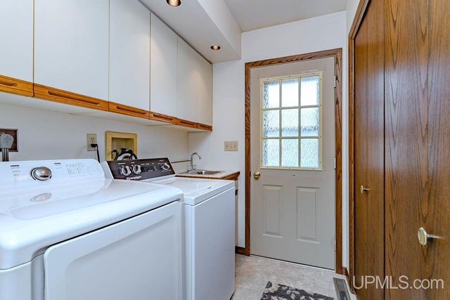 1002 E Gold Street, Bessemer, MI 49911