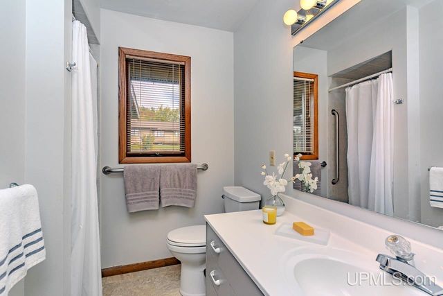 1002 E Gold Street, Bessemer, MI 49911