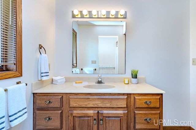 1002 E Gold Street, Bessemer, MI 49911