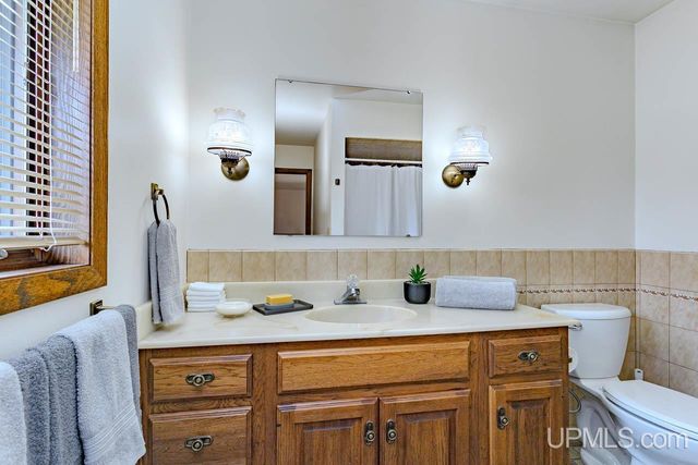 1002 E Gold Street, Bessemer, MI 49911