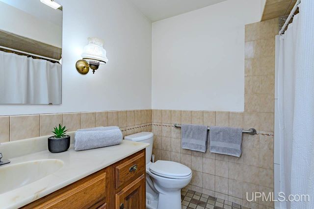 1002 E Gold Street, Bessemer, MI 49911