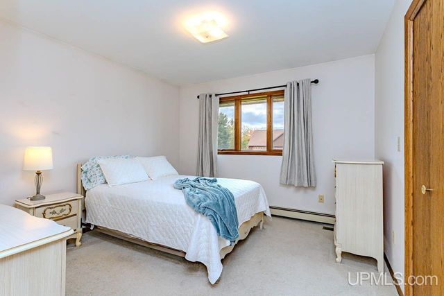 1002 E Gold Street, Bessemer, MI 49911