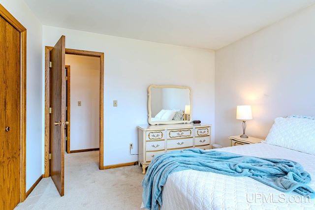 1002 E Gold Street, Bessemer, MI 49911