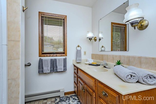 1002 E Gold Street, Bessemer, MI 49911