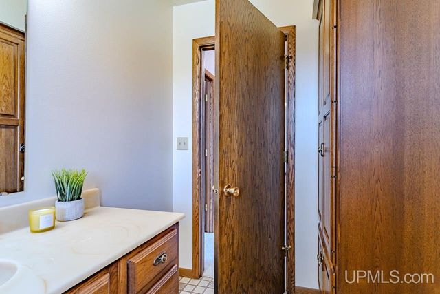 1002 E Gold Street, Bessemer, MI 49911