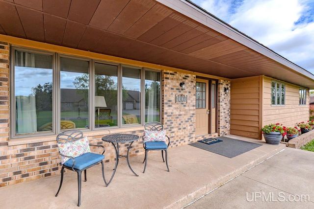 1002 E Gold Street, Bessemer, MI 49911