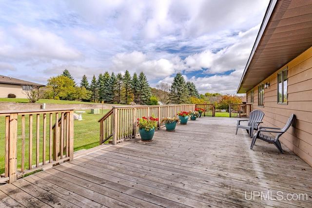 1002 E Gold Street, Bessemer, MI 49911