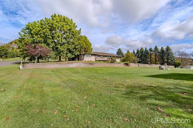 1002 E Gold Street, Bessemer, MI 49911