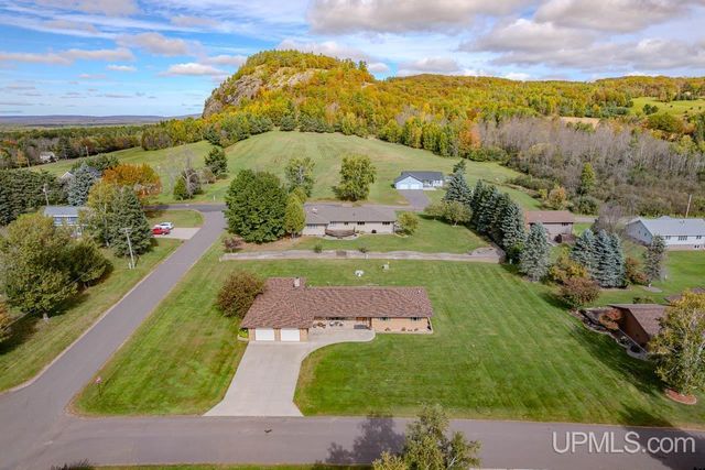 1002 E Gold Street, Bessemer, MI 49911