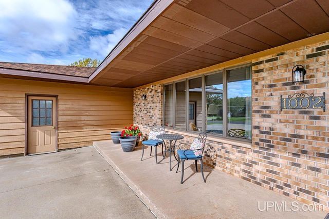 1002 E Gold Street, Bessemer, MI 49911