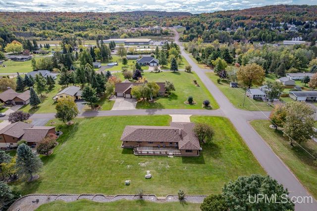 1002 E Gold Street, Bessemer, MI 49911