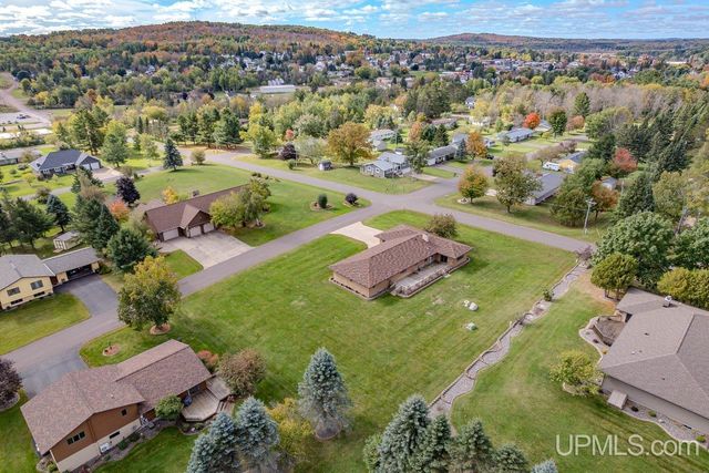 1002 E Gold Street, Bessemer, MI 49911