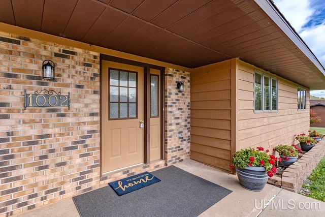 1002 E Gold Street, Bessemer, MI 49911