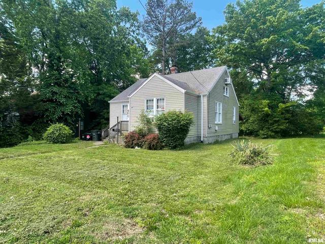 600 N OAKLAND Avenue, Carbondale, IL 62901