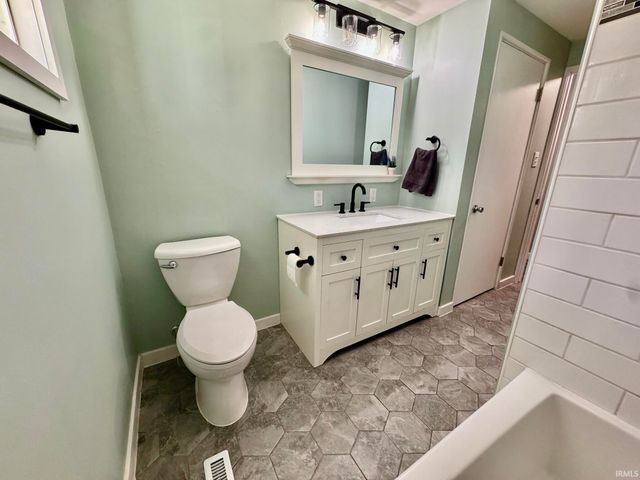 2828 Southridge Drive, South Bend, IN 46614