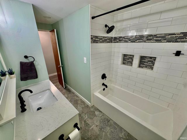 2828 Southridge Drive, South Bend, IN 46614