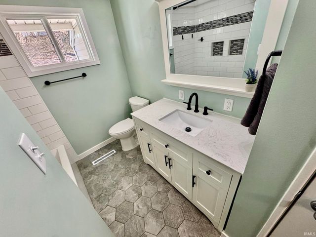 2828 Southridge Drive, South Bend, IN 46614