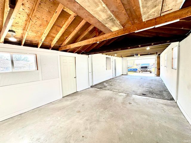 2828 Southridge Drive, South Bend, IN 46614