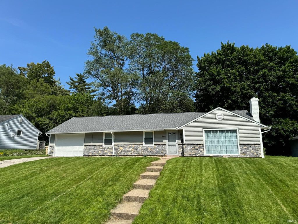 2828 Southridge Drive, South Bend, IN 46614