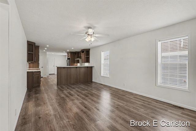 1283 E Ellis Road 10, Norton Shores, MI 49441