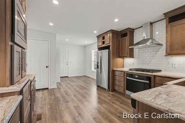 1283 E Ellis Road 10, Norton Shores, MI 49441