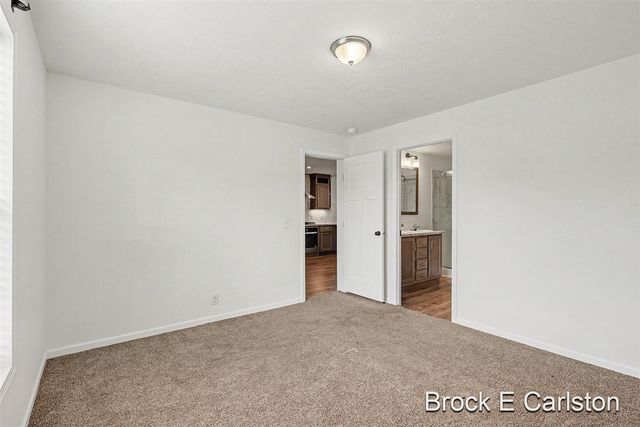 1283 E Ellis Road 10, Norton Shores, MI 49441