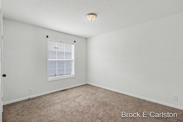 1283 E Ellis Road 10, Norton Shores, MI 49441
