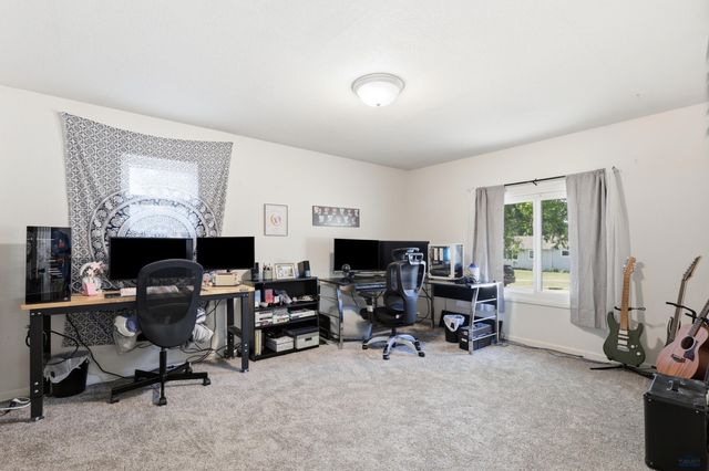 706 E IOWA, Rapid City, SD 57701