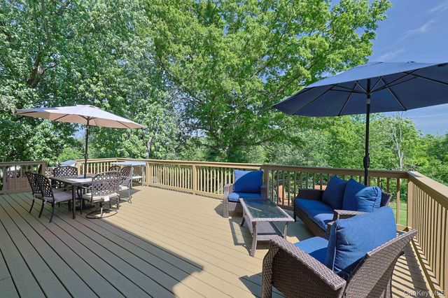 10 The Drive, Westtown, NY 10998