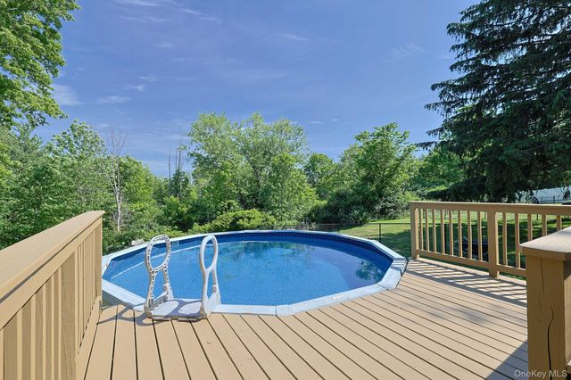 10 The Drive, Westtown, NY 10998
