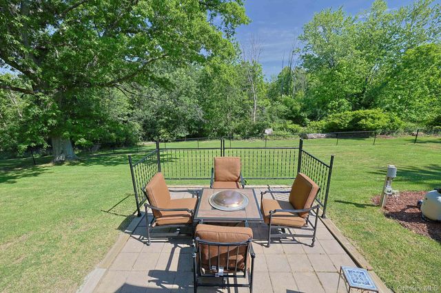 10 The Drive, Westtown, NY 10998