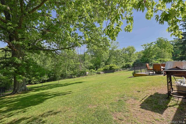 10 The Drive, Westtown, NY 10998