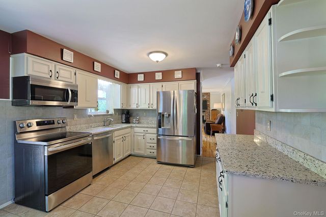 10 The Drive, Westtown, NY 10998