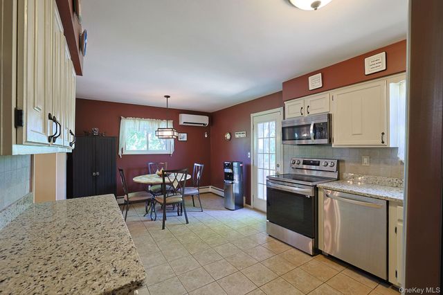 10 The Drive, Westtown, NY 10998