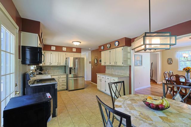 10 The Drive, Westtown, NY 10998