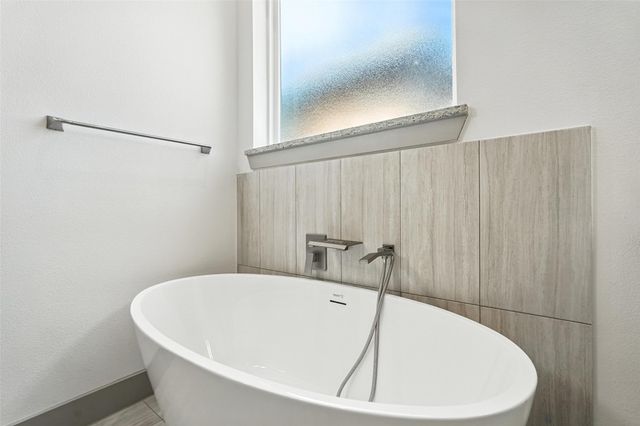 716 Oak Creek Drive, Hutchins, TX 75141