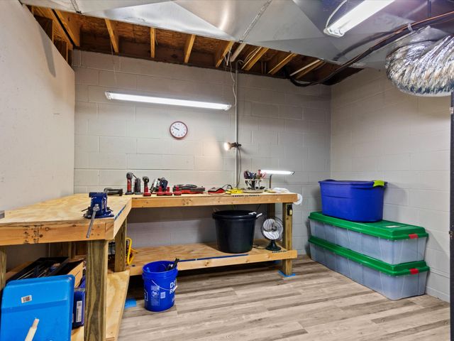 17515 Richter Rd, Rogersville, AL 35652