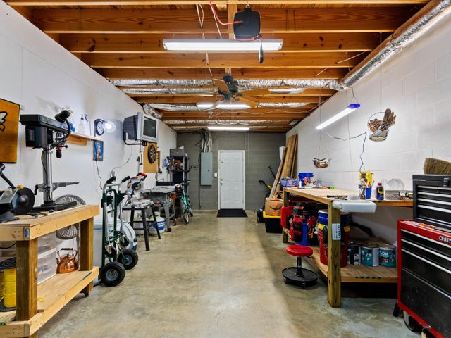 17515 Richter Rd, Rogersville, AL 35652