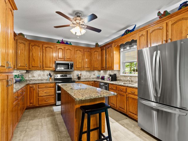 17515 Richter Rd, Rogersville, AL 35652