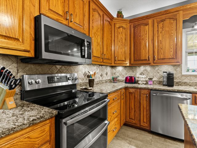 17515 Richter Rd, Rogersville, AL 35652