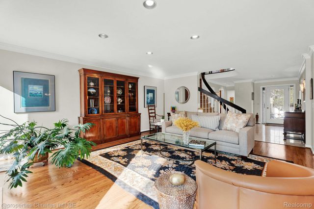 22211 Village Pines Drive, Beverly Hills Village, MI 48025