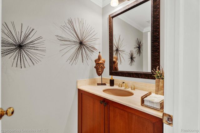 22211 Village Pines Drive, Beverly Hills Village, MI 48025