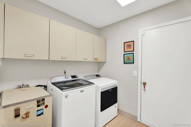 22211 Village Pines Drive, Beverly Hills Village, MI 48025