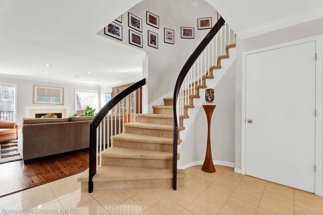 22211 Village Pines Drive, Beverly Hills Village, MI 48025