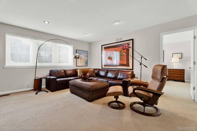 22211 Village Pines Drive, Beverly Hills Village, MI 48025