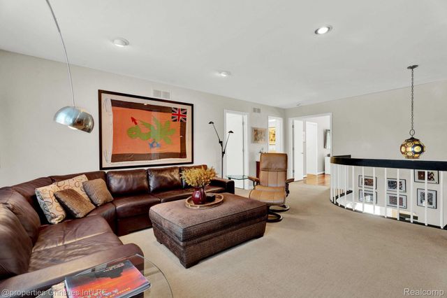 22211 Village Pines Drive, Beverly Hills Village, MI 48025