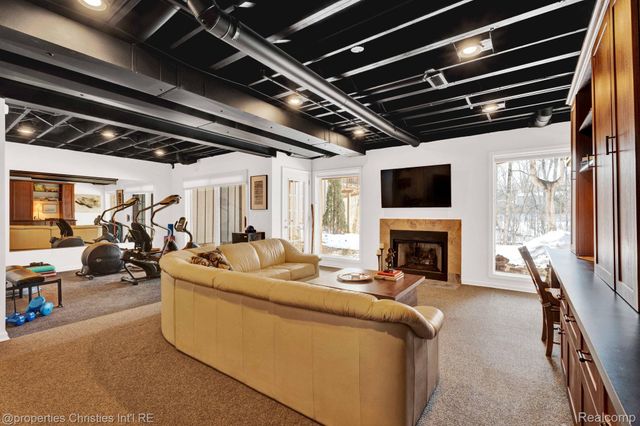 22211 Village Pines Drive, Beverly Hills Village, MI 48025