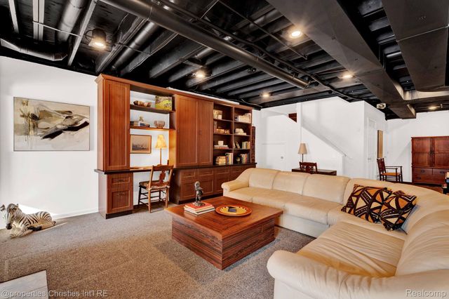 22211 Village Pines Drive, Beverly Hills Village, MI 48025