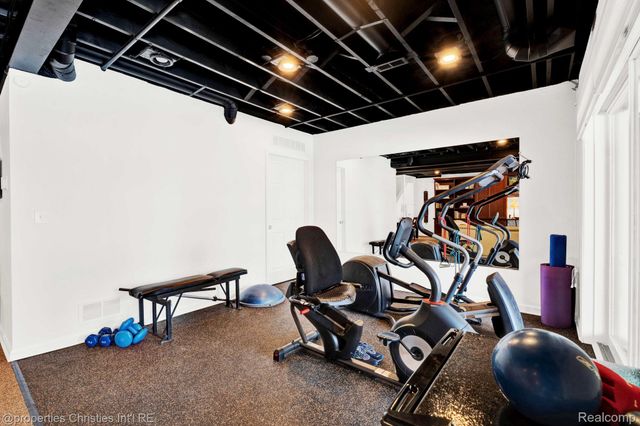 22211 Village Pines Drive, Beverly Hills Village, MI 48025